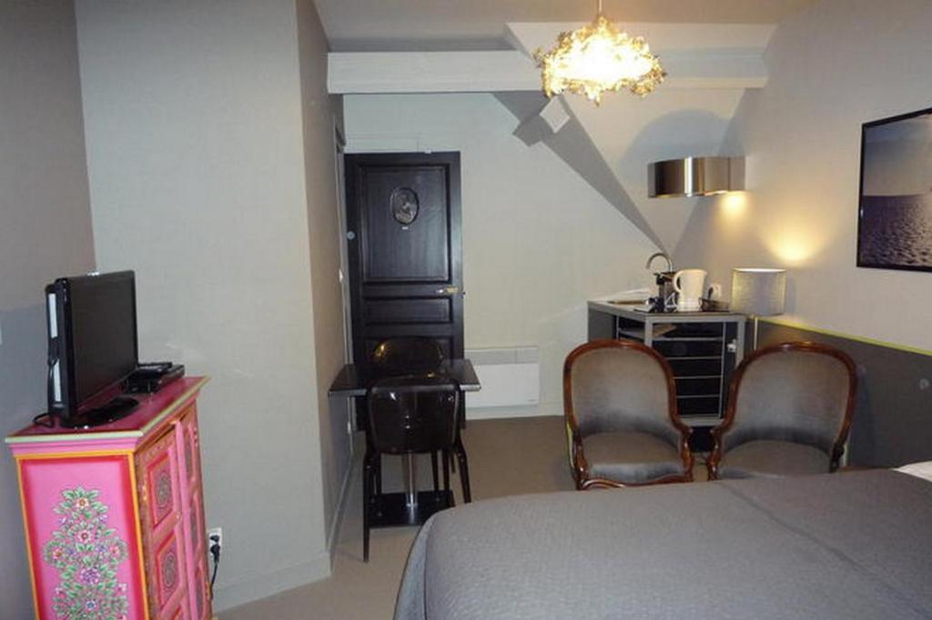Chambres D'Hotes Castel Des Cedres Saint-Honore-les-Bains Room photo